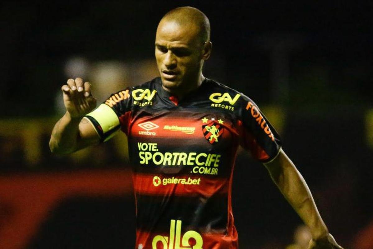 Patric - lateral-direito do Sport