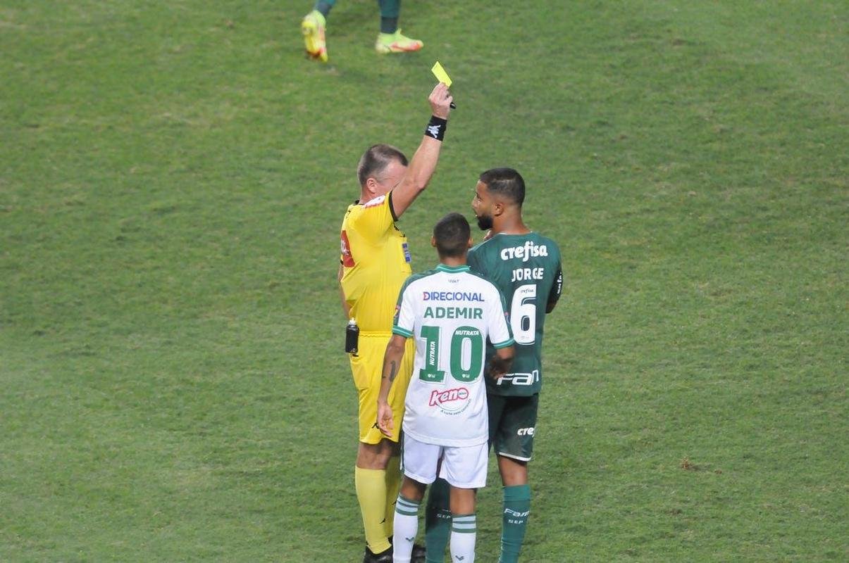 Na etapa final, Amrica desperdiou pnalti cobrado por Felipe Azevedo, mas conseguiu o empate em golao de Patric