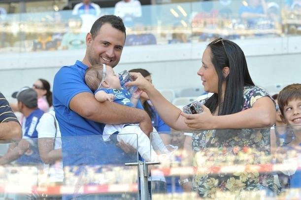 Imagens das torcidas de Cruzeiro e So Paulo no Mineiro