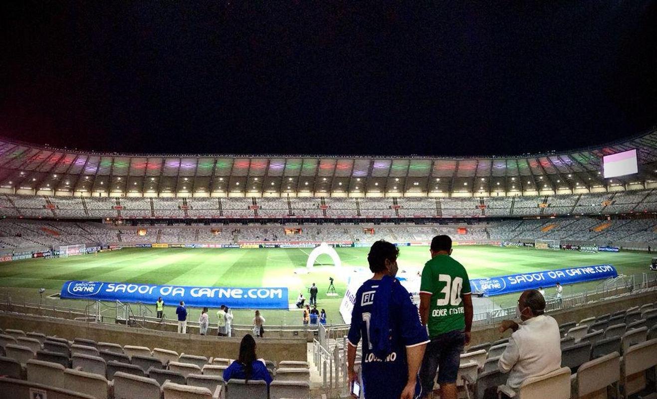 Torcedores j se concentram dentro do Mineiro