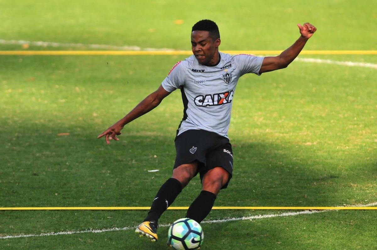O tcnico Oswaldo de Oliveira foi apresentado na tarde desta tera-feira e, em seguida, comandou treino na Cidade do Galo