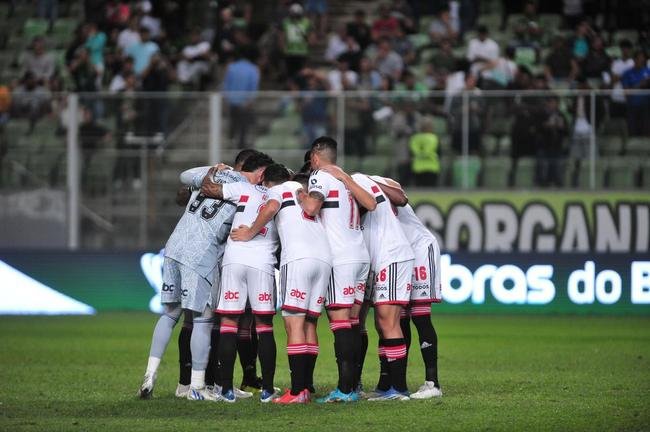 Fotos da partida entre Amrica e So Paulo, nesta quinta-feira (18), no Independncia, em Belo Horizonte, pelas quartas de final da Copa do Brasil.