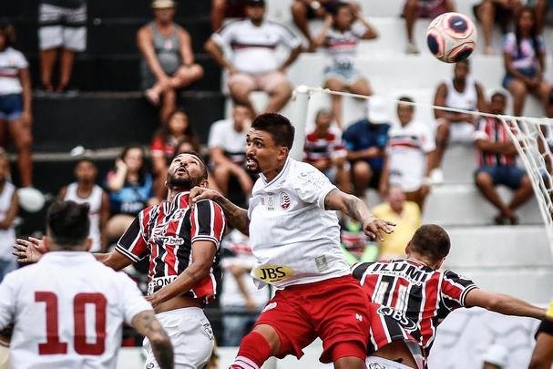 Equipes se enfrentaram pela sétima rodada do Campeonato Pernambucano no estádio do Arruda