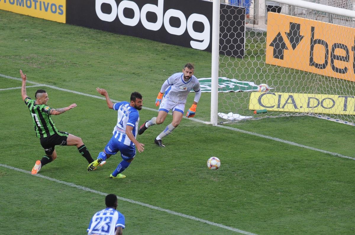 Fotos do jogo entre Amrica e CSA-AL, no Independncia, em Belo Horizonte, pela Srie B do Campeonato Brasileiro