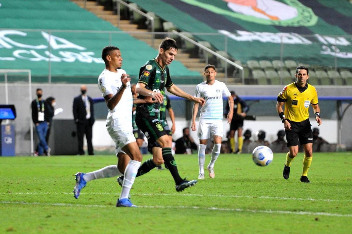 Fotos do jogo entre Amrica e Grmio, no Independncia, em Belo Horizonte, pela 32 rodada da Srie A do Brasileiro