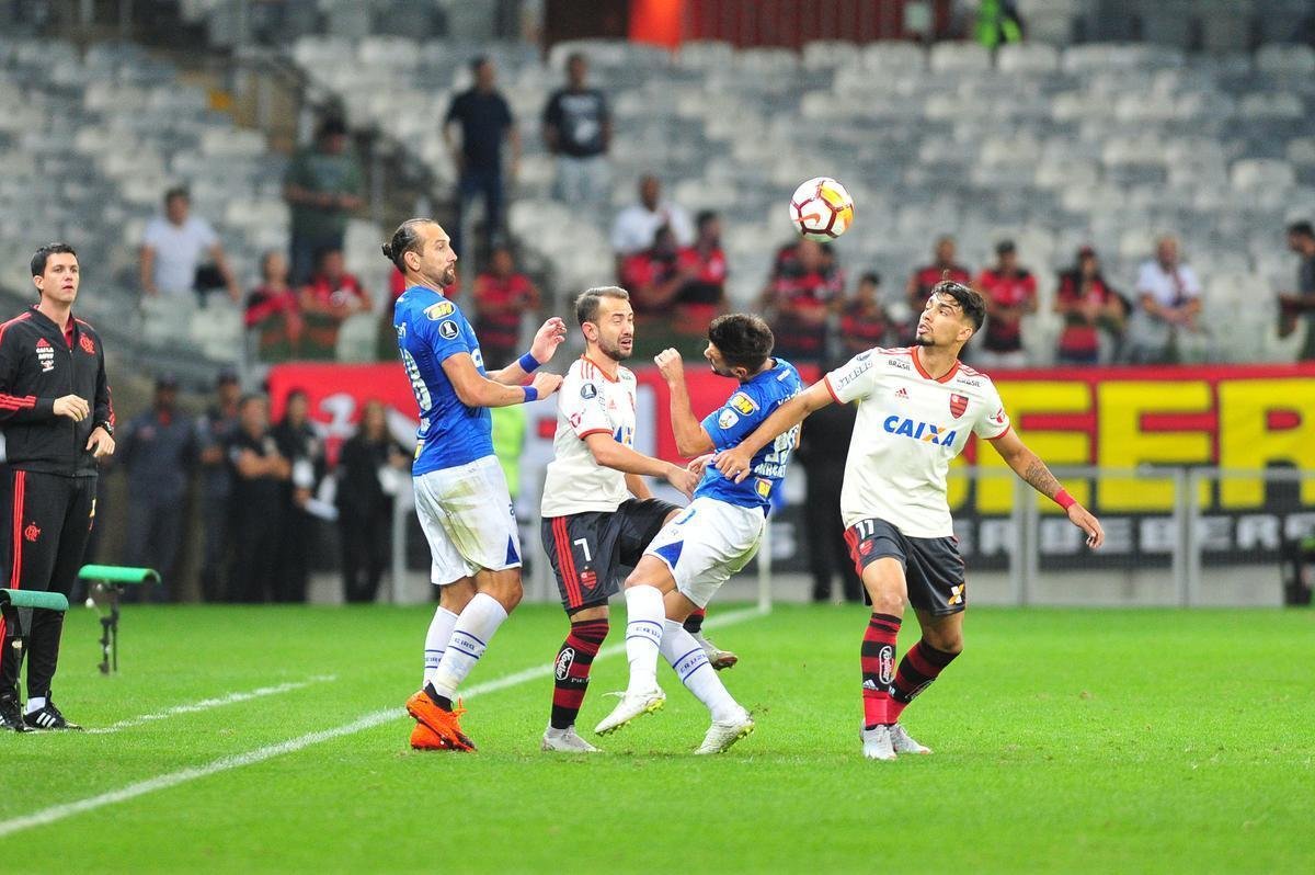 Fotos do primeiro tempo da partida entre Cruzeiro e Flamengo, no Mineiro, pela Copa Libertadores