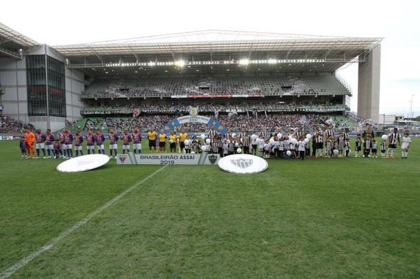 Imagens da partida entre Atlético e Fortaleza, no Independência