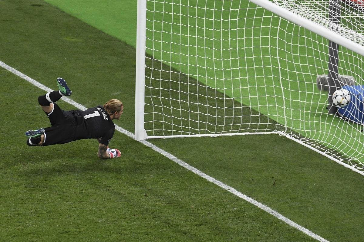 Goleiro Karius, do Liverpool, na partida contra o Real Madrid pela final da Champions League