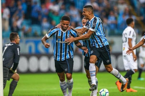 Grêmio jogou melhor e conseguiu vitória por 2 a 0 sobre o Atlético na Arena, em Porto Alegre, pela 13ª rodada do Campeonato Brasileiro