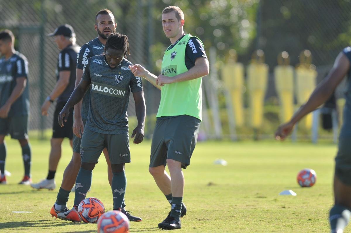 Veja fotos do treino do Atltico