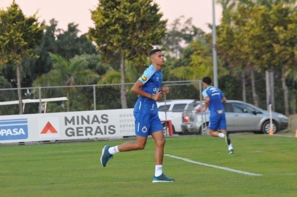 Cruzeiro iniciou sua intertemporada nesta segunda-feira na Toca da Raposa II. Tcnico Mano Menezes contou com elenco completo. Grupo agora comea preparao para decises com Atltico na Copa do Brasil, River Plate na Copa Libertadores e 29 rodadas restantes do Campeonato Brasileiro