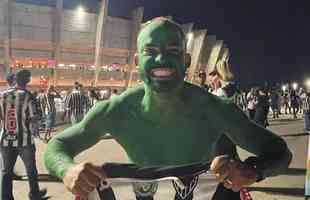 Adriano Costa, de 32 anos, veio ao Mineiro todo pintado de verde em homenagem a Hulk. O engenheiro civil e desenhista ouviu apoio e at crticas, em tom de brincadeira, dos torcedores