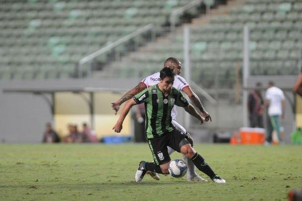 Fotos do primeiro tempo da partida entre Amrica e Botafogo-SP, no Independncia