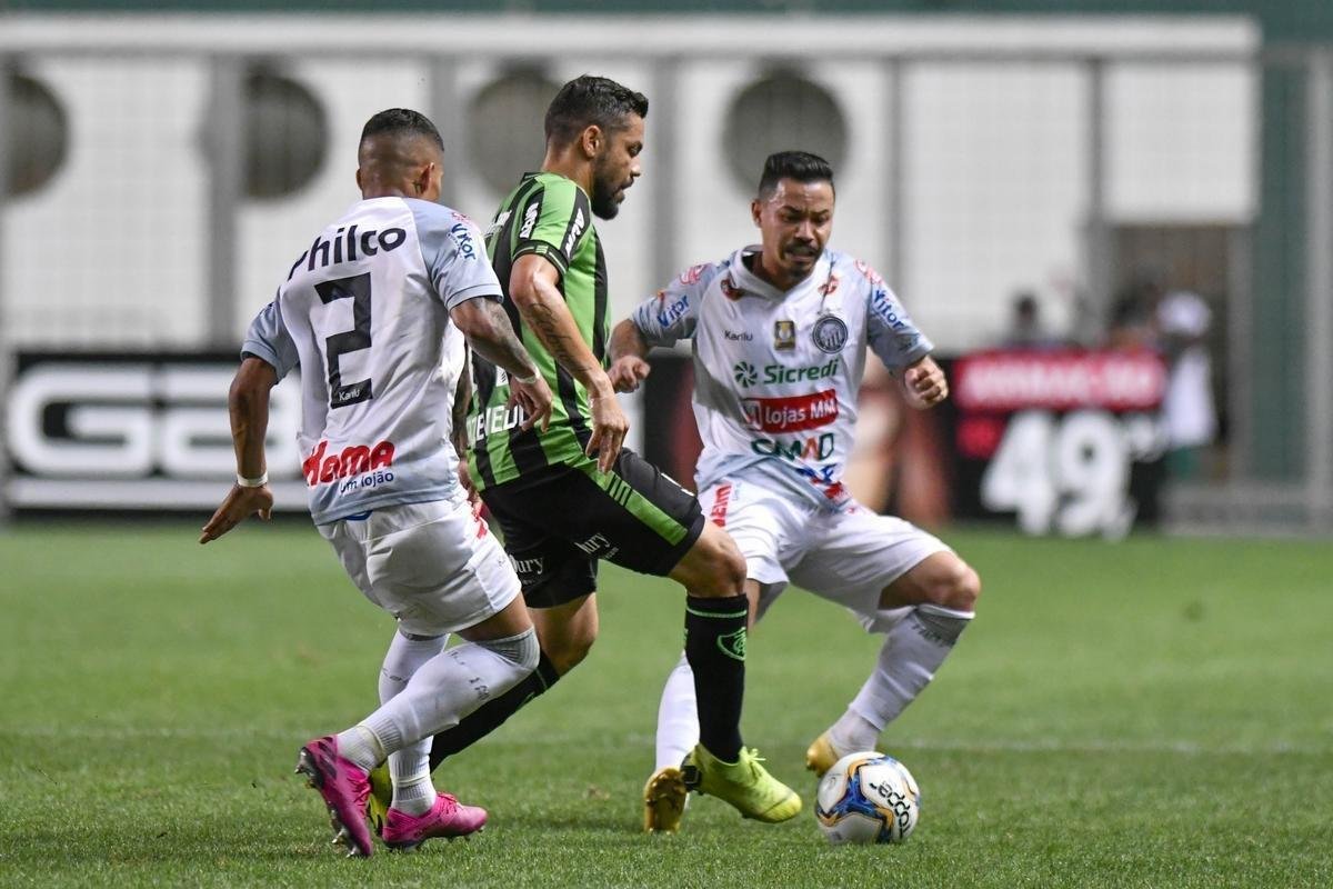 Fotos do jogo entre Amrica e Operrio