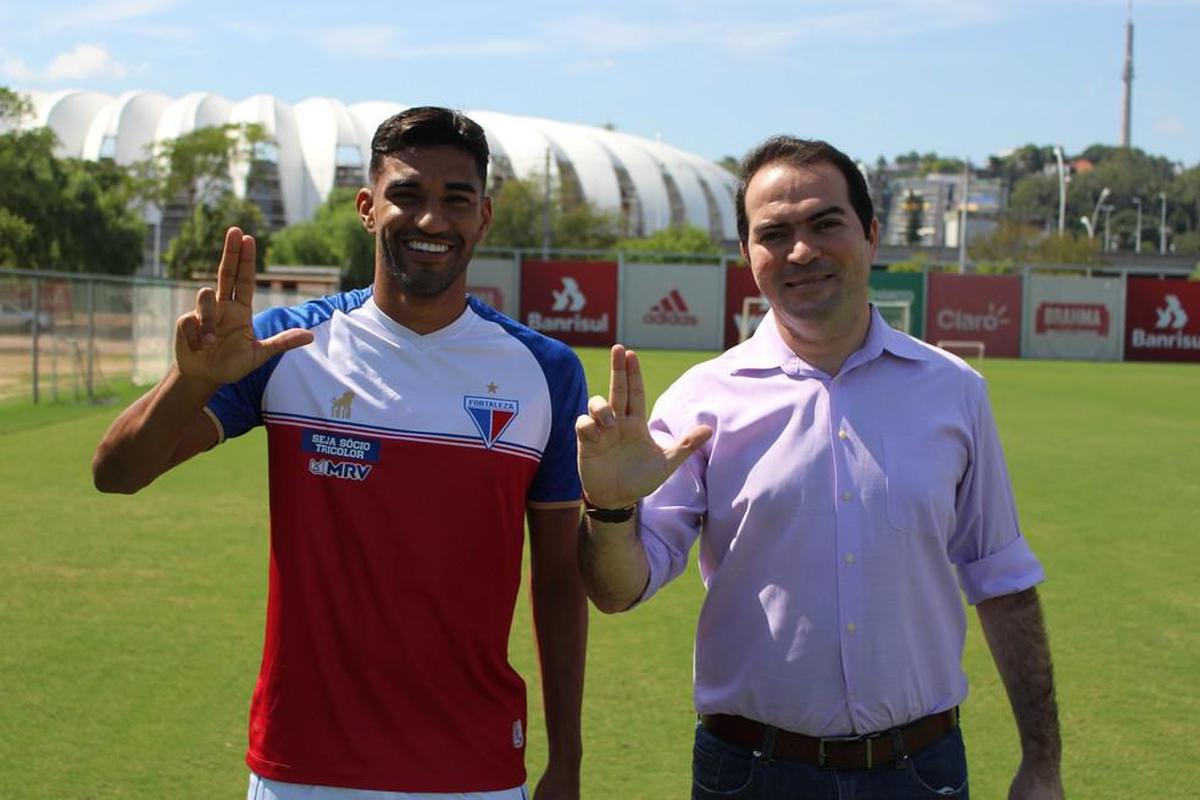 Isaque, atacante (Fortaleza)