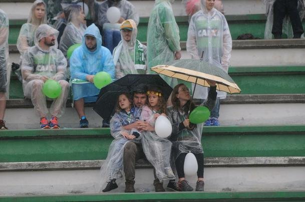 Brasileiros se despedem de jogadores, comisso tcnica e diretores da Chapecoense mortos em acidente areo na Colmbia