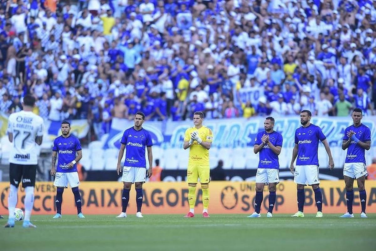 Pela primeira rodada do Campeonato Brasileiro, Corinthians e Cruzeiro se enfrentam na Neo Qumica Arena, em So Paulo