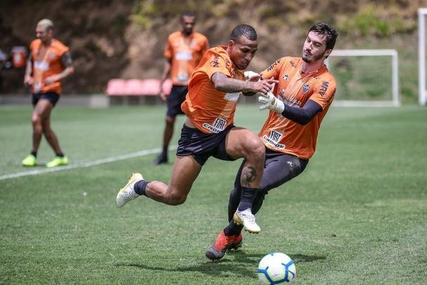 Com Sette Câmara em campo, Atlético se prepara para jogo contra o São Paulo