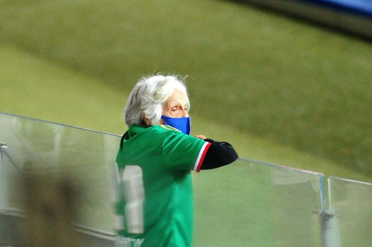 Fotos do jogo entre Cruzeiro e Confiana pela Srie B. Jogo  em Belo Horizonte marcou a volta da torcida cruzeirense ao Mineiro aps meses de ausncia devido  pandemia da COVID-19