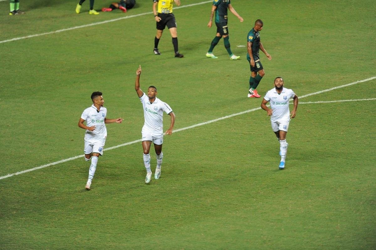 Fotos da vitria da Caldense sobre o Amrica, por 1 a 0, no Independncia, em Belo Horizonte, pela quarta rodada do Campeonato Mineiro de 2021. Atacante Amarildo marcou o nico gol da partida,