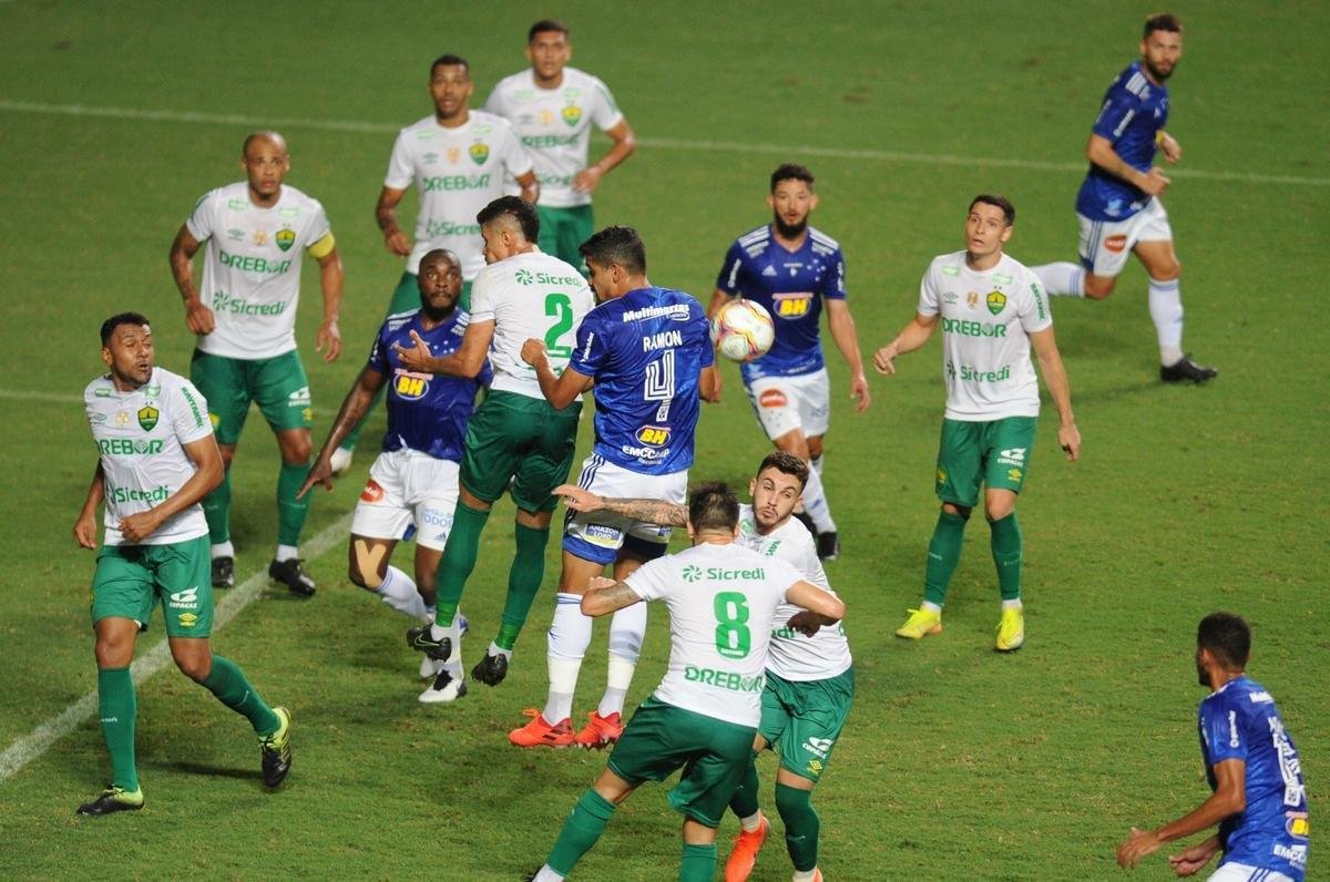 Fotos do jogo entre Cruzeiro e Cuiab, no Independncia, em Belo Horizonte, pela 32 rodada da Srie B do Campeonato Brasileiro