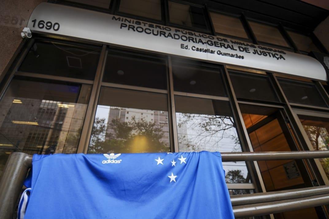 Cruzeirenses querem atuao rpida do Ministrio Pblico para investigar as denncias que pesam sobre a atual diretoria celeste