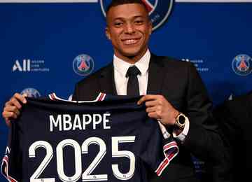 Renovação de contrato de Kylian Mbappé com o Paris Saint-Germain vai até 2025 e frustrou planos do Real Madrid de contar com o atacante