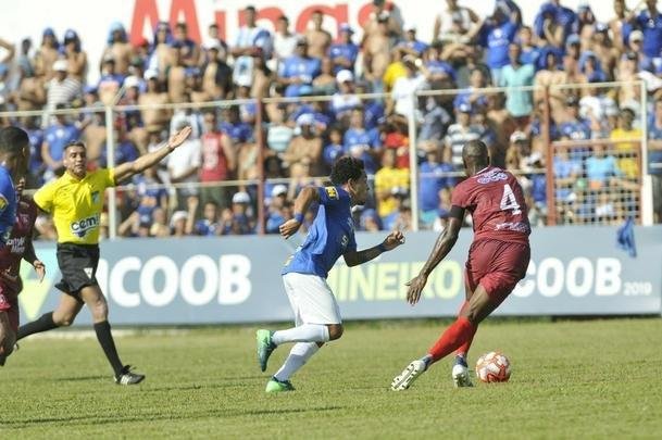 Cruzeiro abriu 2 a 1 no primeiro tempo, com gols de Raniel e Robinho; Alemo descontou para o Guarani