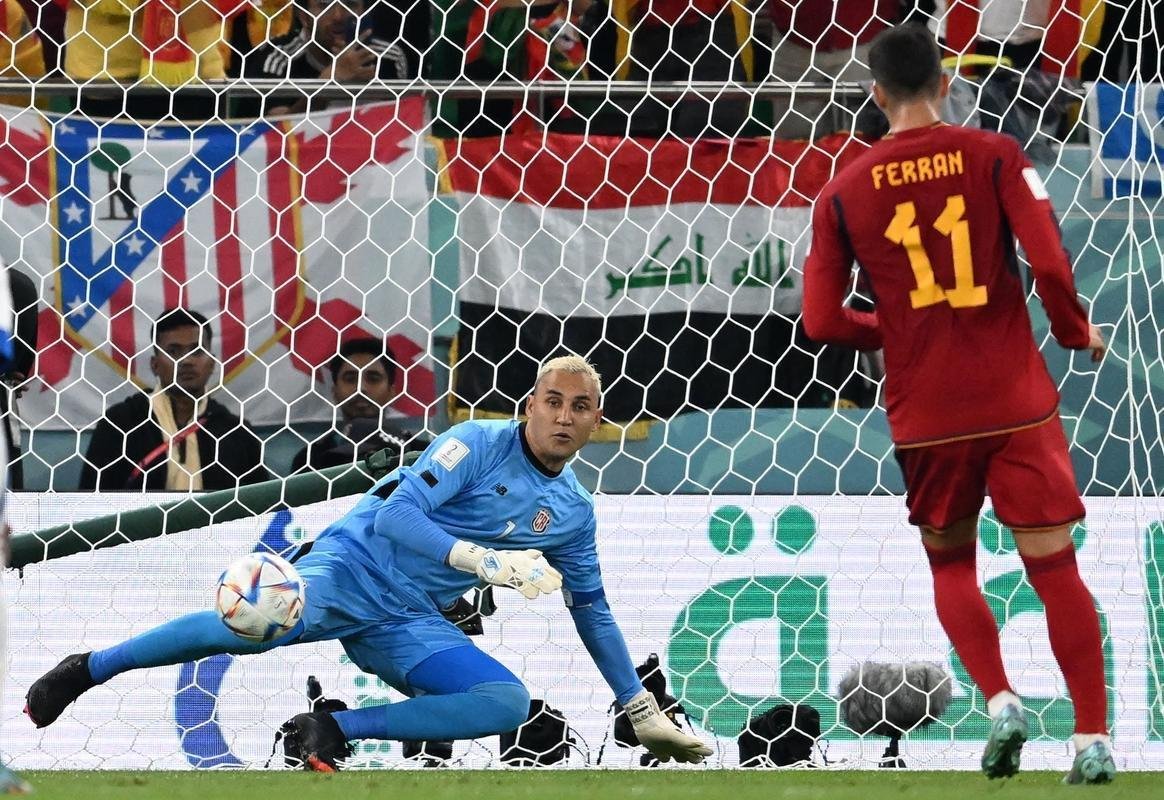 Fotos do jogo entre Espanha e Costa Rica pelo Grupo E da Copa do Mundo.