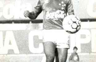 Imagens do Cruzeiro com a camisa da Adidas (Arquivo/Estado de Minas)