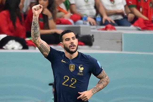 Fotos do gol de Theo Hernndez para a Frana na semifinal contra o Marrocos