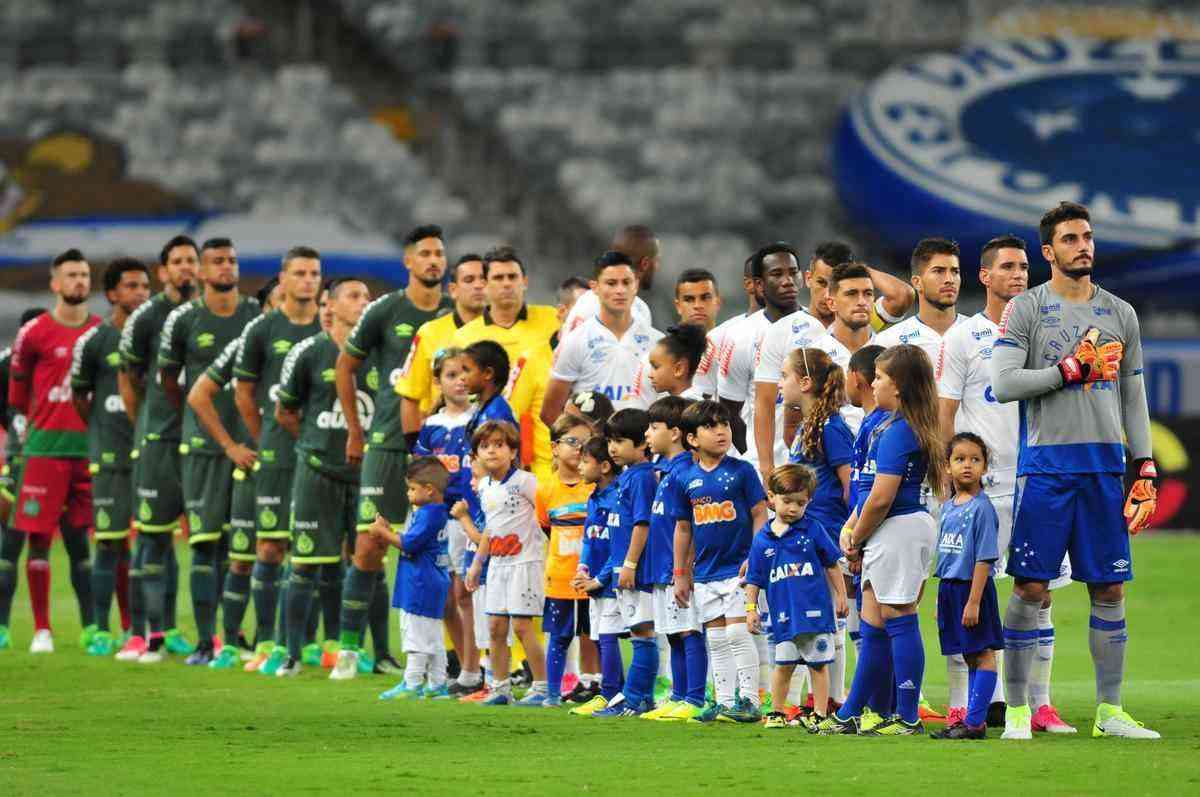 Imagens do jogo entre Cruzeiro e Chapecoense, pelas oitavas de final da Copa do Brasil, no Mineiro
