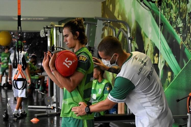 O grupo principal do América, que se reapresentou nessa segunda-feira (15), realizou o segundo dia de pré-temporada no CT Lanna Drumond. Sob supervisão do técnico Lisca, os atletas fizeram treinos físico, técnico e tático.
