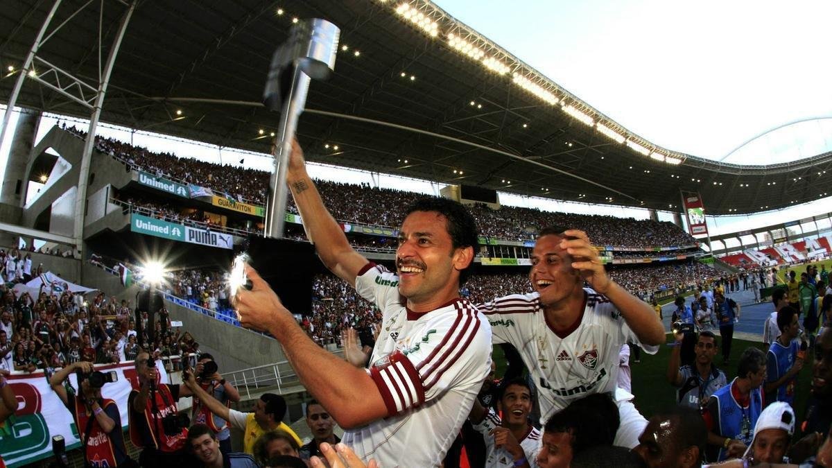 2012 - Fluminense era o líder, com 50 pontos, dois a mais que o Atlético. Time carioca foi campeão, com 77 pontos.