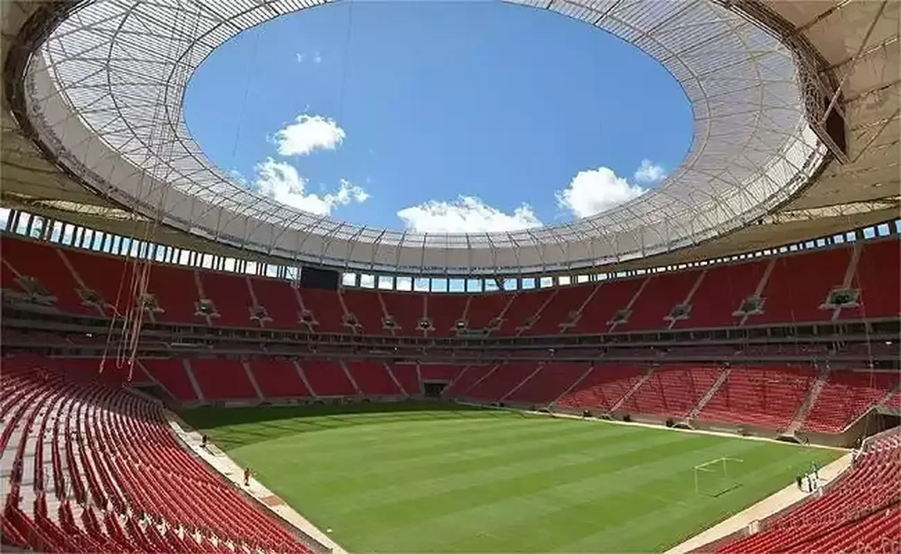 Man Garrincha - R$ 1,4 bilho foi o valor da reforma para a Copa. Capacidade: 72.788
