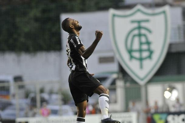 Veja imagens do duelo entre Atltico x Guarani de Divinpolis