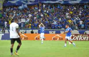 Fotos do gol de falta de Eduardo Brock, do Cruzeiro, sobre o Athletic, no Mineirão, pela semifinal do Campeonato Mineiro