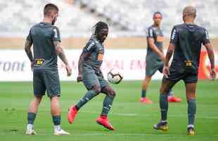 Levir Culpi comanda treino no Mineiro antes da estreia no Grupo E da Libertadores