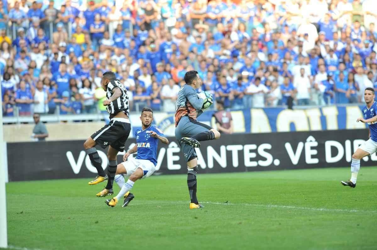 Imagens do jogo entre Cruzeiro e Botafogo, pela 19 rodada do Brasileiro, no Mineiro