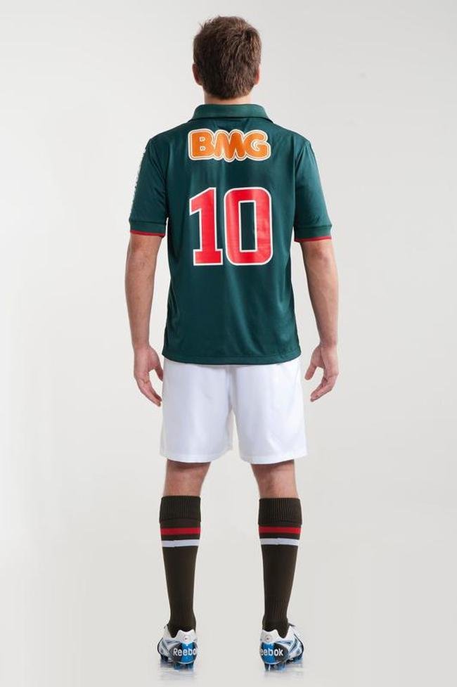 Em 2011, Cruzeiro e Reebok tambm lanaram uniforme verde em homenagem ao Palestra Itlia.