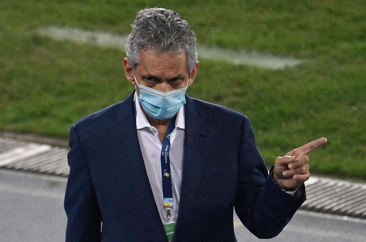 Brasil e Colmbia se enfrentaram no Estdio Nilton Santos, pelo Grupo B da Copa Amrica