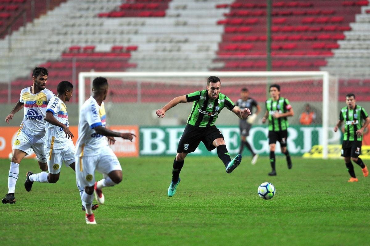 Amrica e Chapecoense fizeram confronto direto por posies na tabela do Campeonato Brasileiro