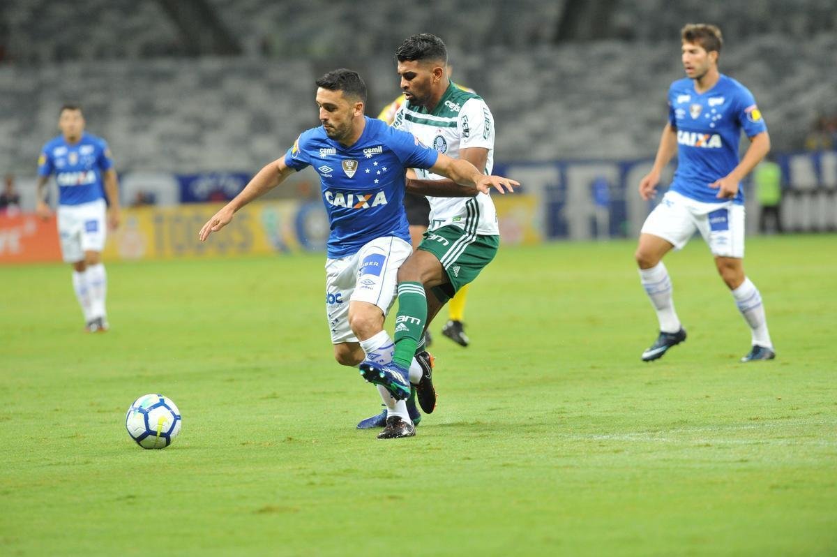Cruzeiro e Palmeiras mediram foras, no Mineiro, pela oitava rodada do Campeonato Brasileiro