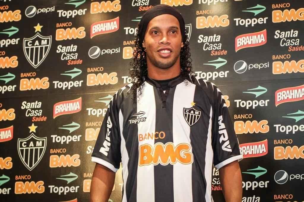 Contratao surpresa de Kalil, Ronaldinho  considerado um dos maiores jogadores da histria do Atltico. O jogador deu ao Galo visibilidade internacional
