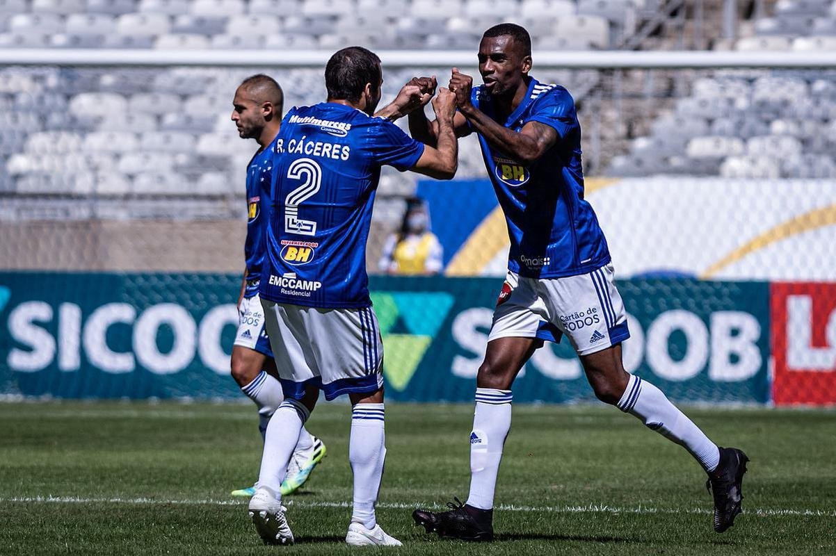 Marllon, 28 anos, zagueiro. Contratado pelo Cruzeiro em maro. Deixou o clube em outubro. Disputou 4 jogos.