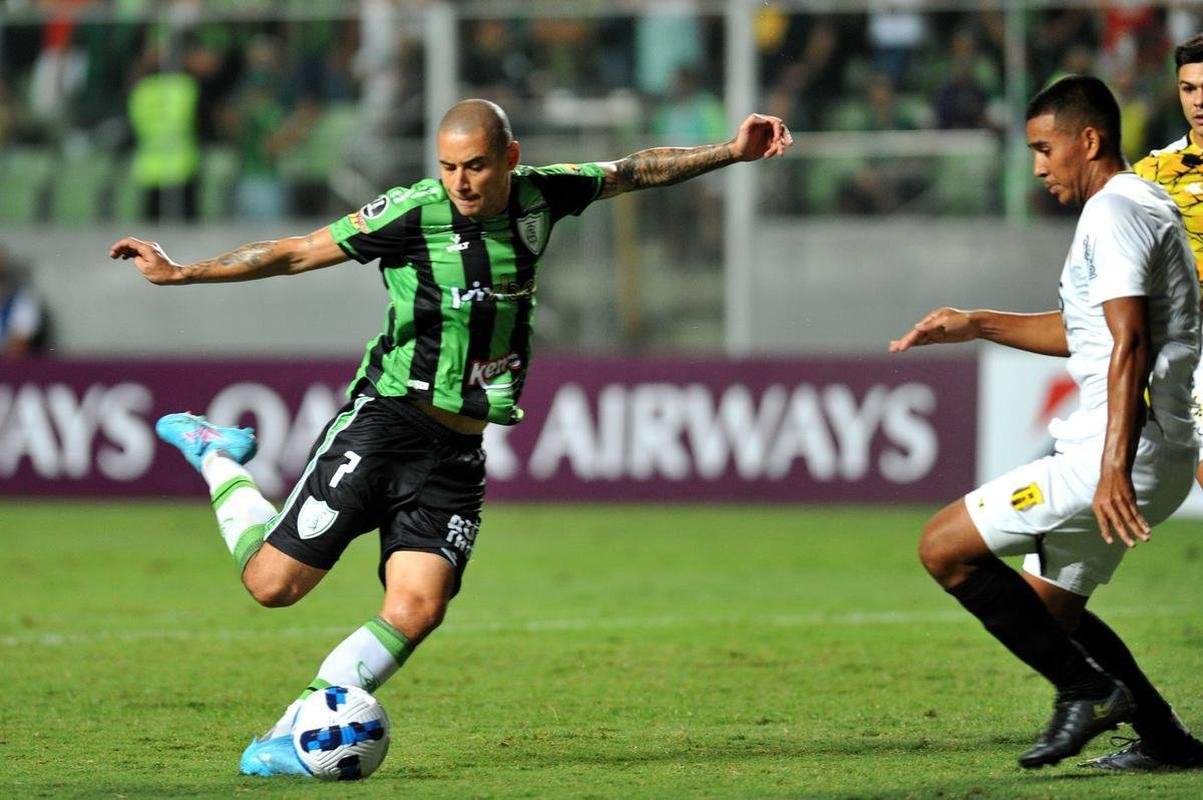 Fotos do jogo entre Amrica e Guaran do Paraguai, no Independncia, em BH, pela segunda fase da Copa Libertadores