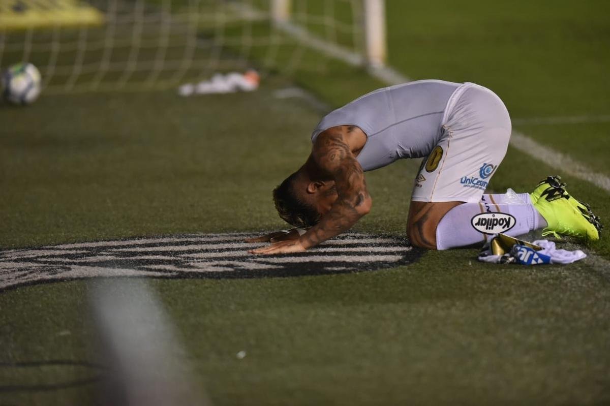 Na Vila Belmiro, Atltico  derrotado pelo Santos por 3 a 2, pela 37 rodada do Campeonato Brasileiro 