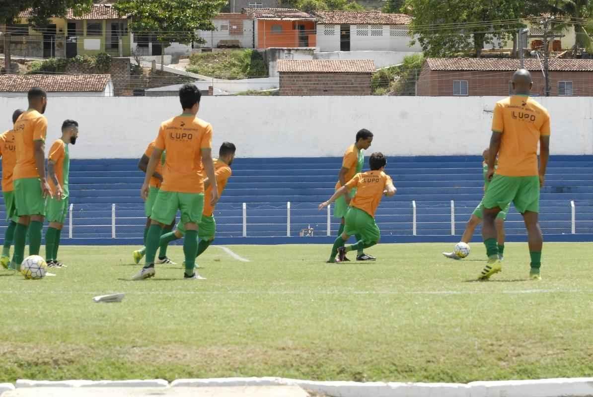 Amrica treina em Macei, no campo do CSA, para enfrentar o Murici-AL, pela Copa do Brasil