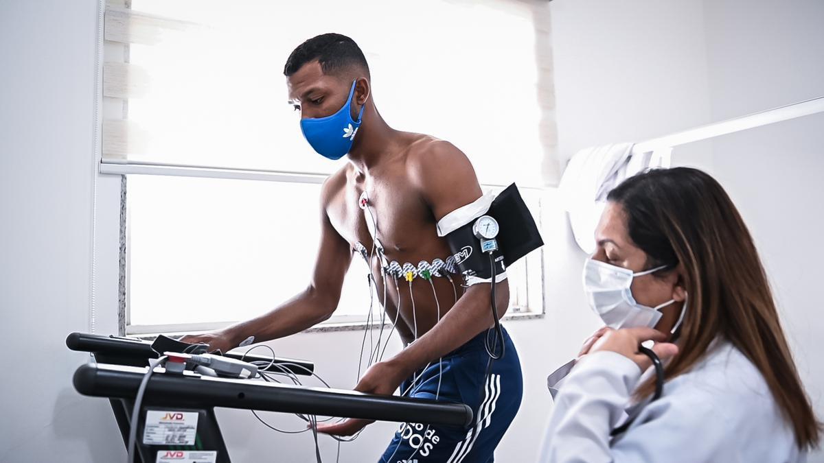 Jogadores do Cruzeiro passaram por exames de pré-temporada nesta quarta (27/01)