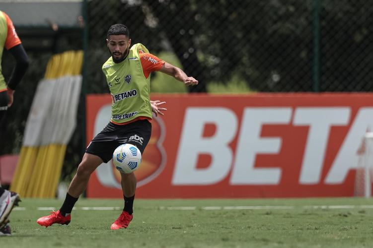 Após a vitória por 2 a 1 sobre o Cuiabá, neste domingo (24), pelo Campeonato Brasileiro, o elenco do Atlético se reapresentou e treinou na tarde desta segunda-feira (25), na Cidade do Galo, em Vespasiano. As atividades visaram o duelo de volta da semifinal da Copa do Brasil, contra o Fortaleza, que ocorrerá na quarta-feira (27). Por ter vencido o jogo de ida por 4 a 0, no Mineirão, o Galo tem vaga encaminhada na decisão do principal torneio mata-mata do país.